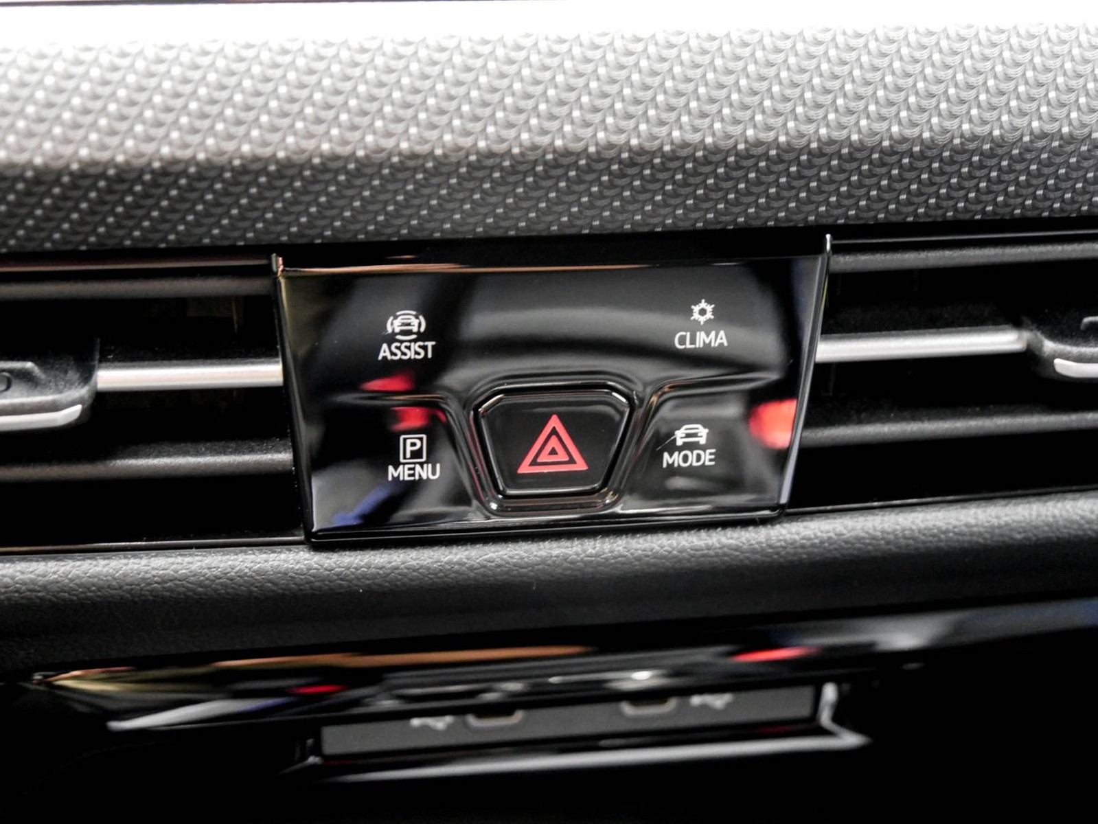 Volkswagen Golf VIII 2.0 R PERFORMANCE 4X4 CAM ACC LM19 NAVI