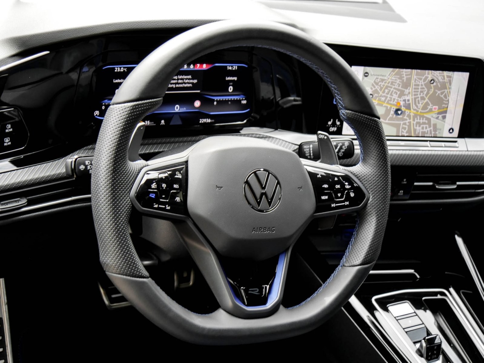 Volkswagen Golf VIII 2.0 R PERFORMANCE 4X4 CAM ACC LM19 NAVI