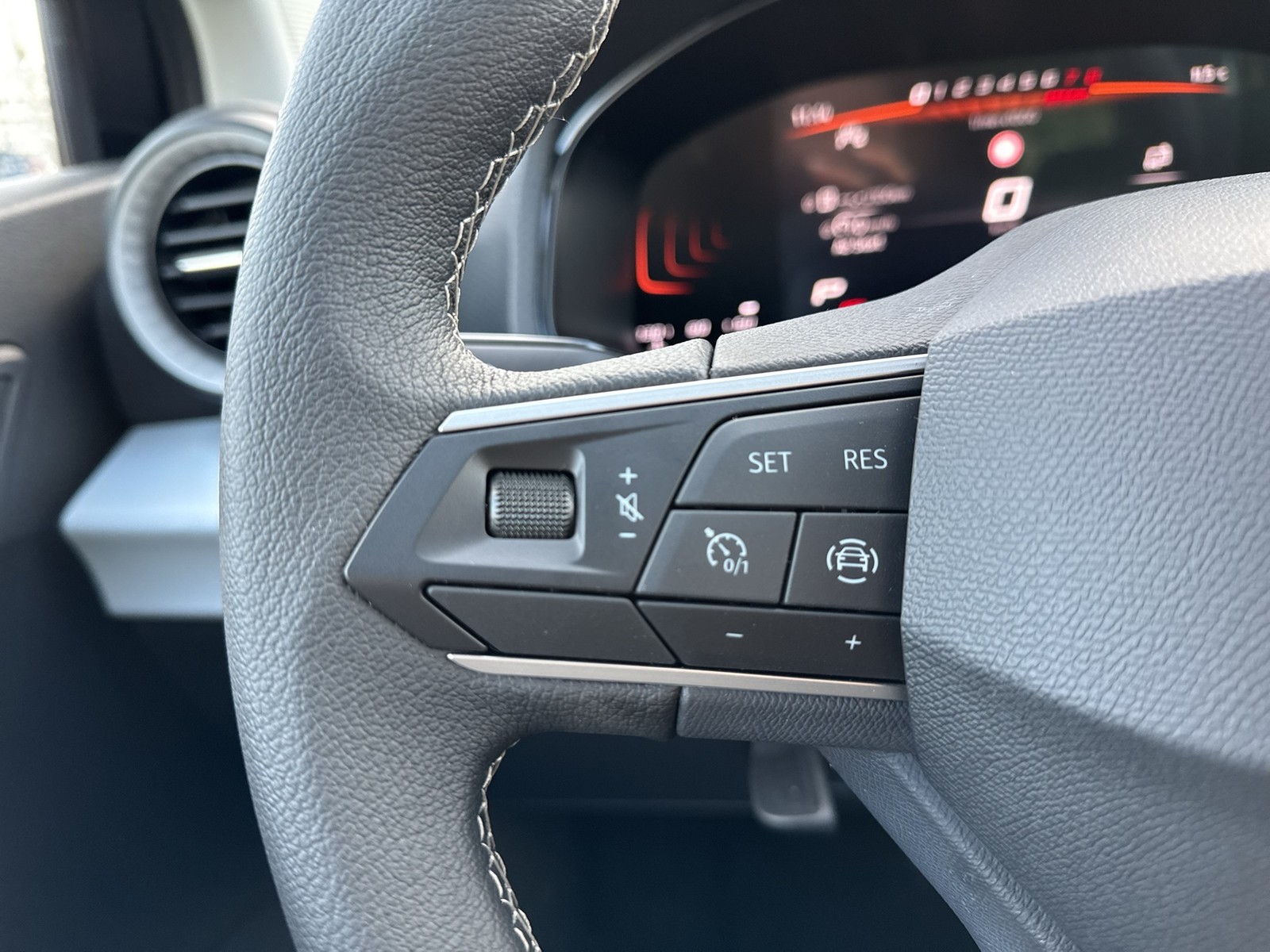 Seat Ibiza 1.0 ROAD EDITION DSG NAV PANO VOLL-LED RFK