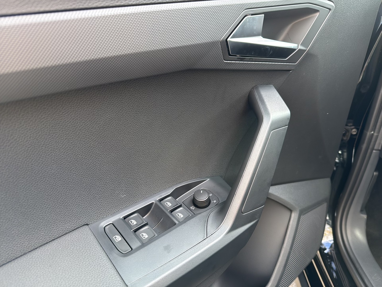 Seat Arona 1.0 ROAD EDITION DSG NAV VOLL-LED RFK SHZ