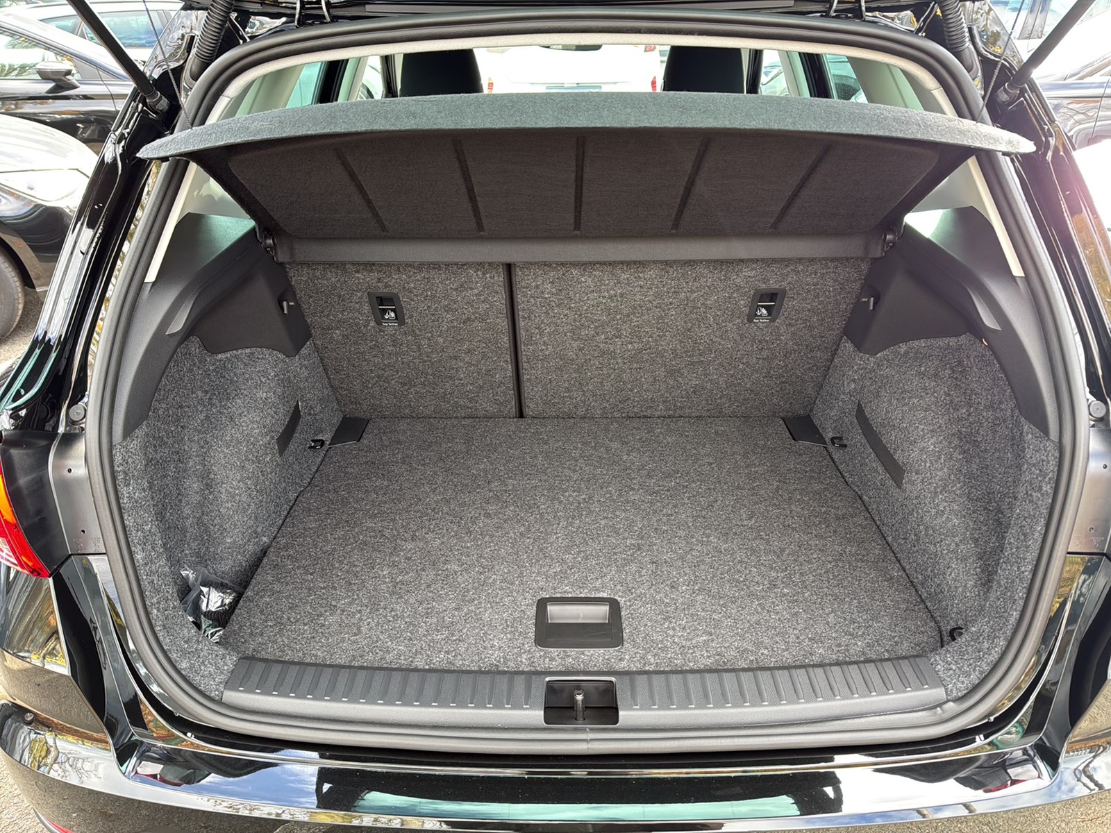 Seat Arona 1.0 ROAD EDITION DSG NAV VOLL-LED RFK SHZ