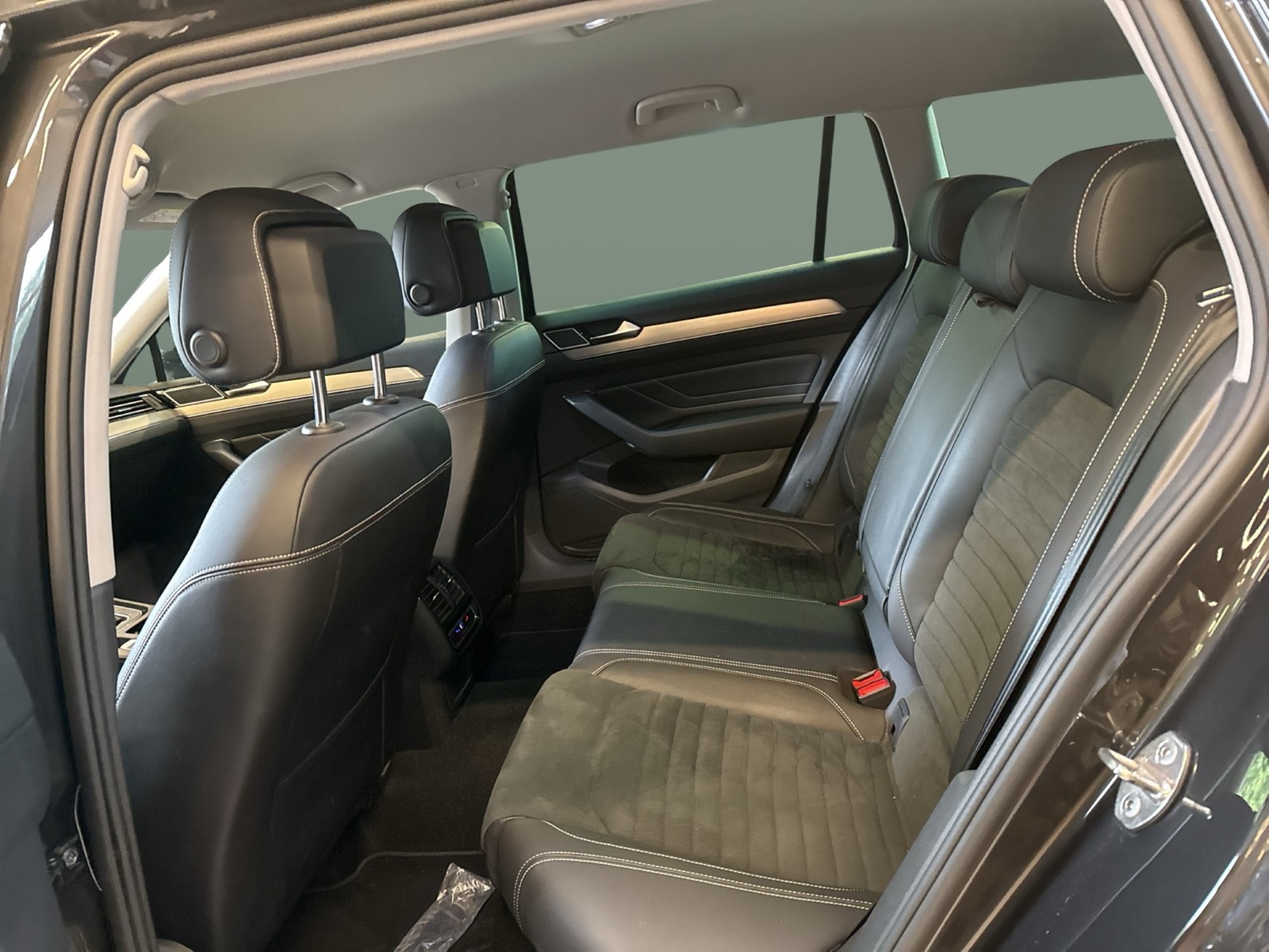 Volkswagen Passat Variant 1.5 ELEGANCE AHK ACC ALU18 NAVI KAMERA