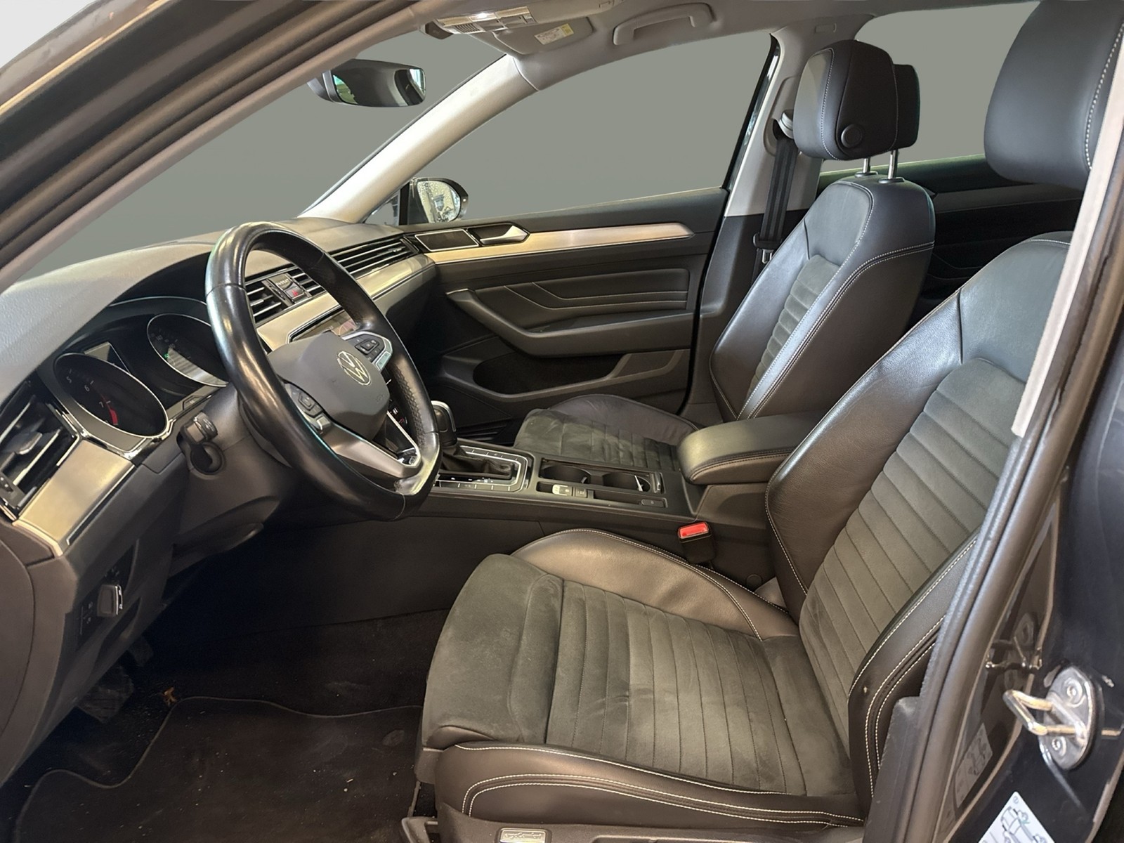 Volkswagen Passat Variant 1.5 ELEGANCE AHK ACC ALU18 NAVI KAMERA
