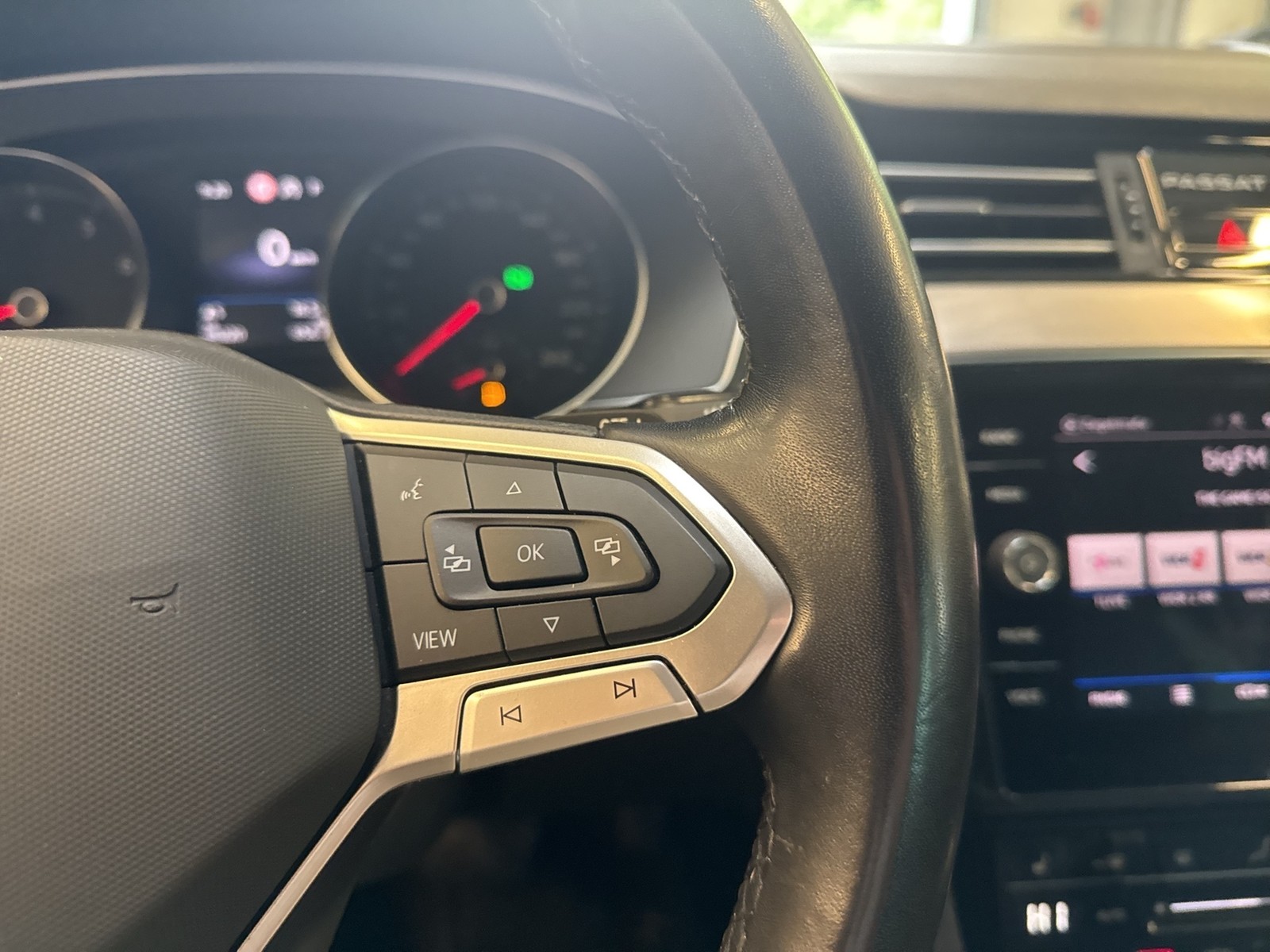 Volkswagen Passat Variant 1.5 ELEGANCE AHK ACC ALU18 NAVI KAMERA