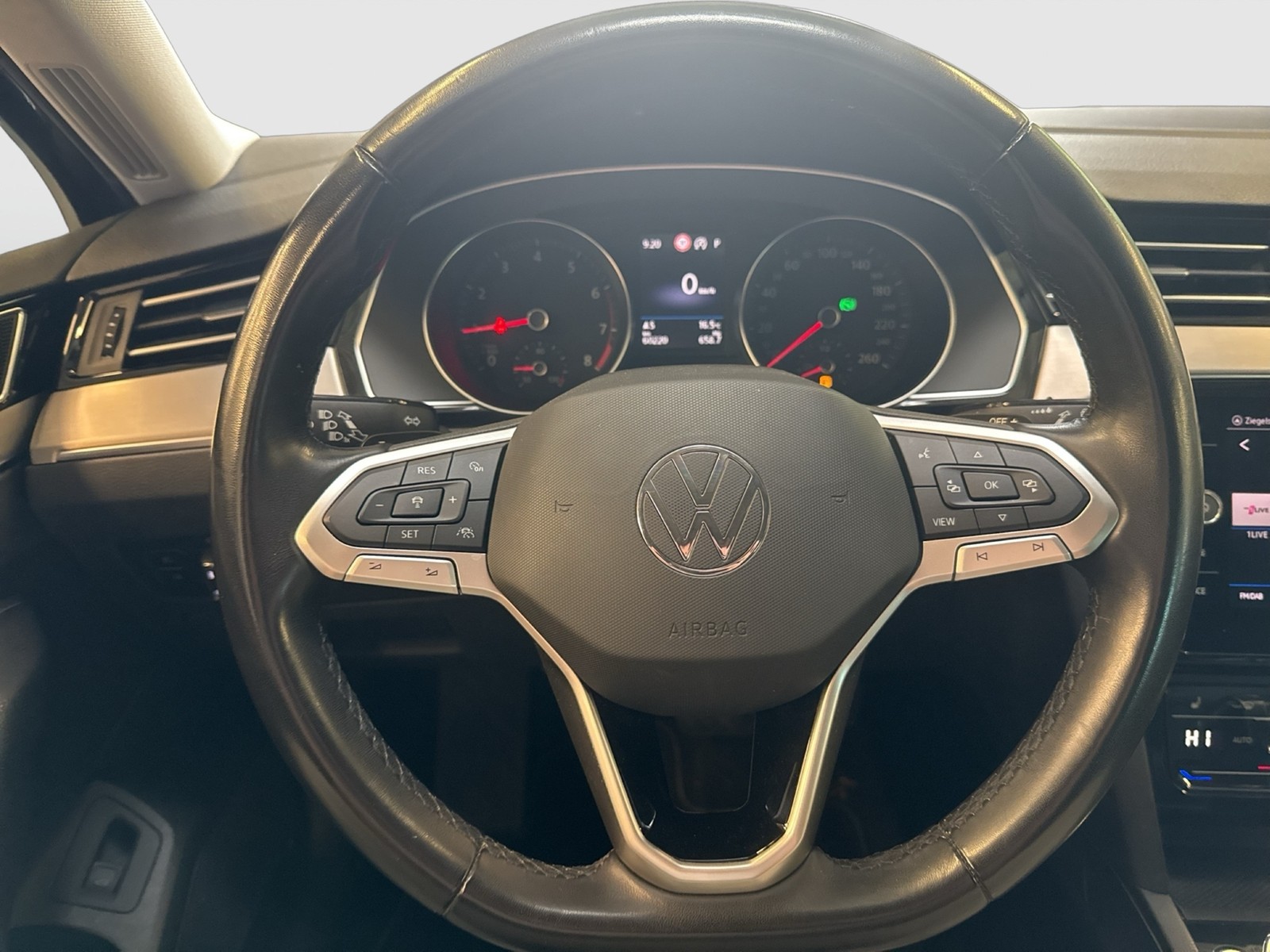 Volkswagen Passat Variant 1.5 ELEGANCE AHK ACC ALU18 NAVI KAMERA