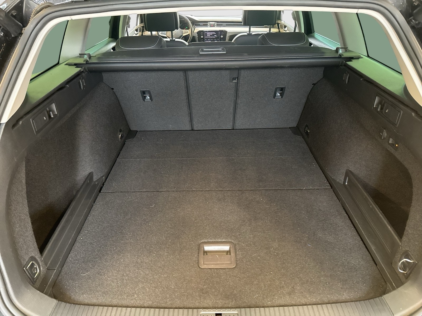 Volkswagen Passat Variant 1.5 ELEGANCE AHK ACC ALU18 NAVI KAMERA