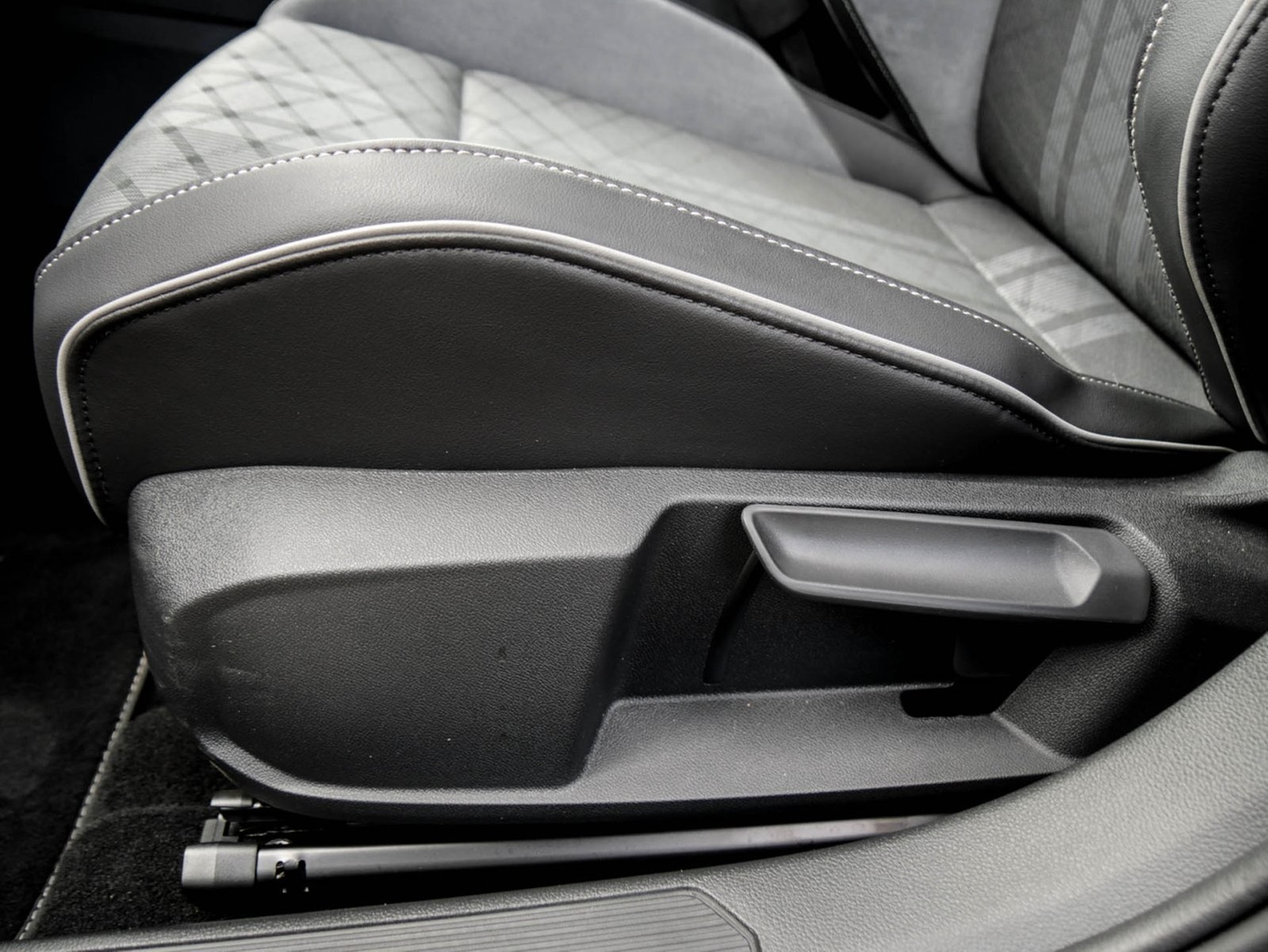 Volkswagen Golf Variant VIII 1.5 R-LINE ACC NAVI SITZHEIZ.