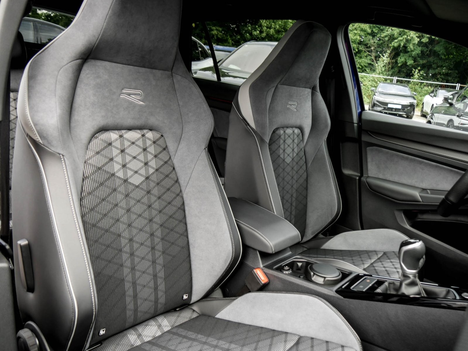 Volkswagen Golf Variant VIII 1.5 R-LINE ACC NAVI SITZHEIZ.