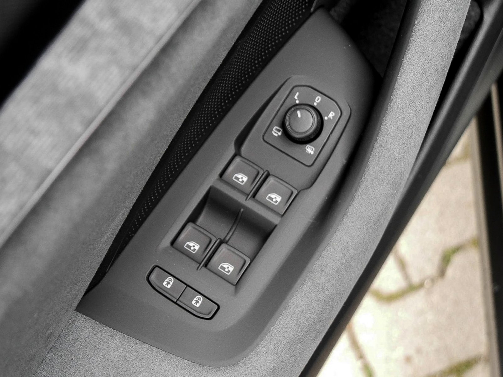 Skoda Superb Combi 2.0TDI DSG 4x4 Selection AHK HuD ACC NAV DCC 360Grad