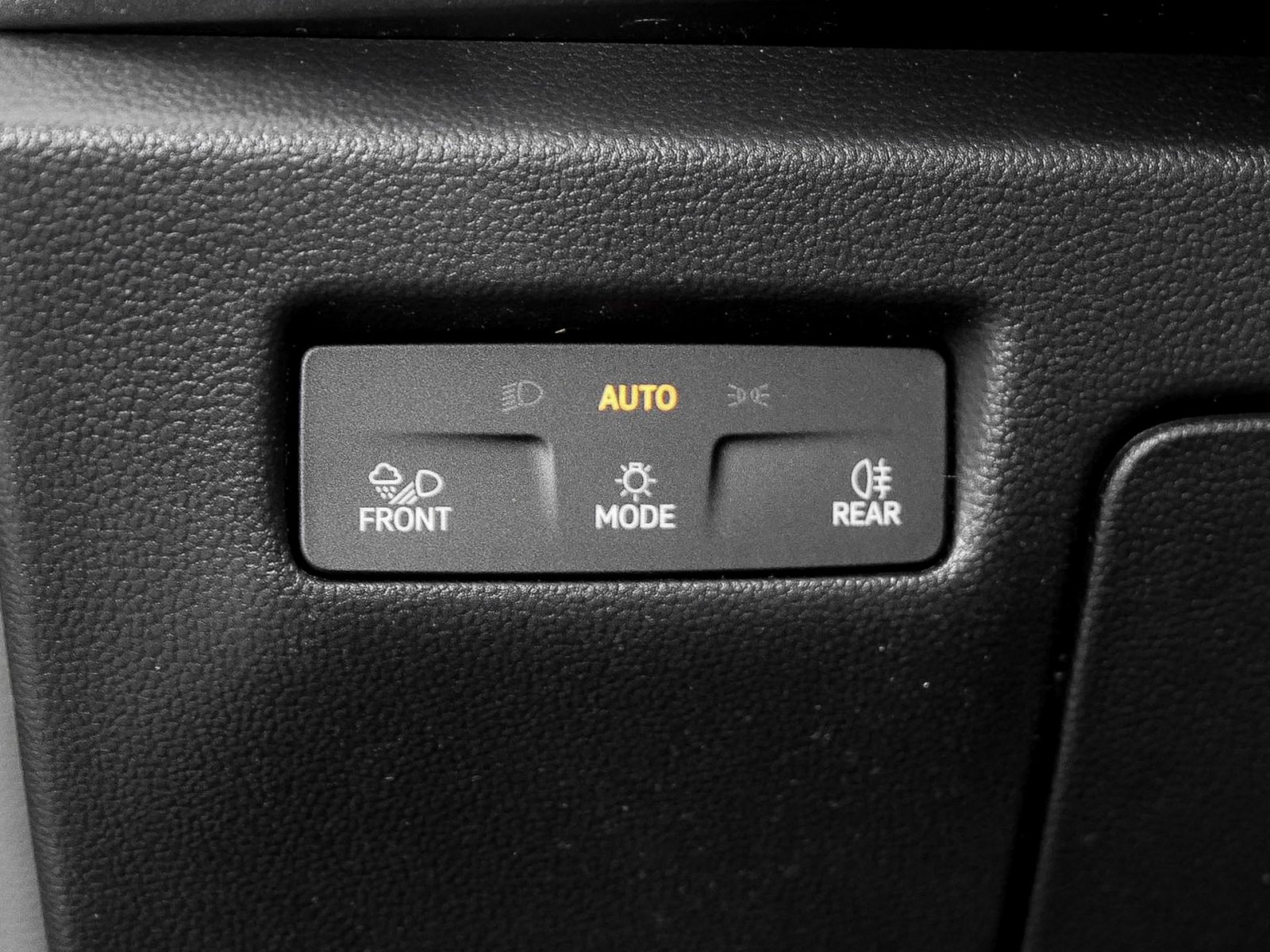 Skoda Superb Combi 2.0TDI DSG 4x4 Selection AHK HuD ACC NAV DCC 360Grad