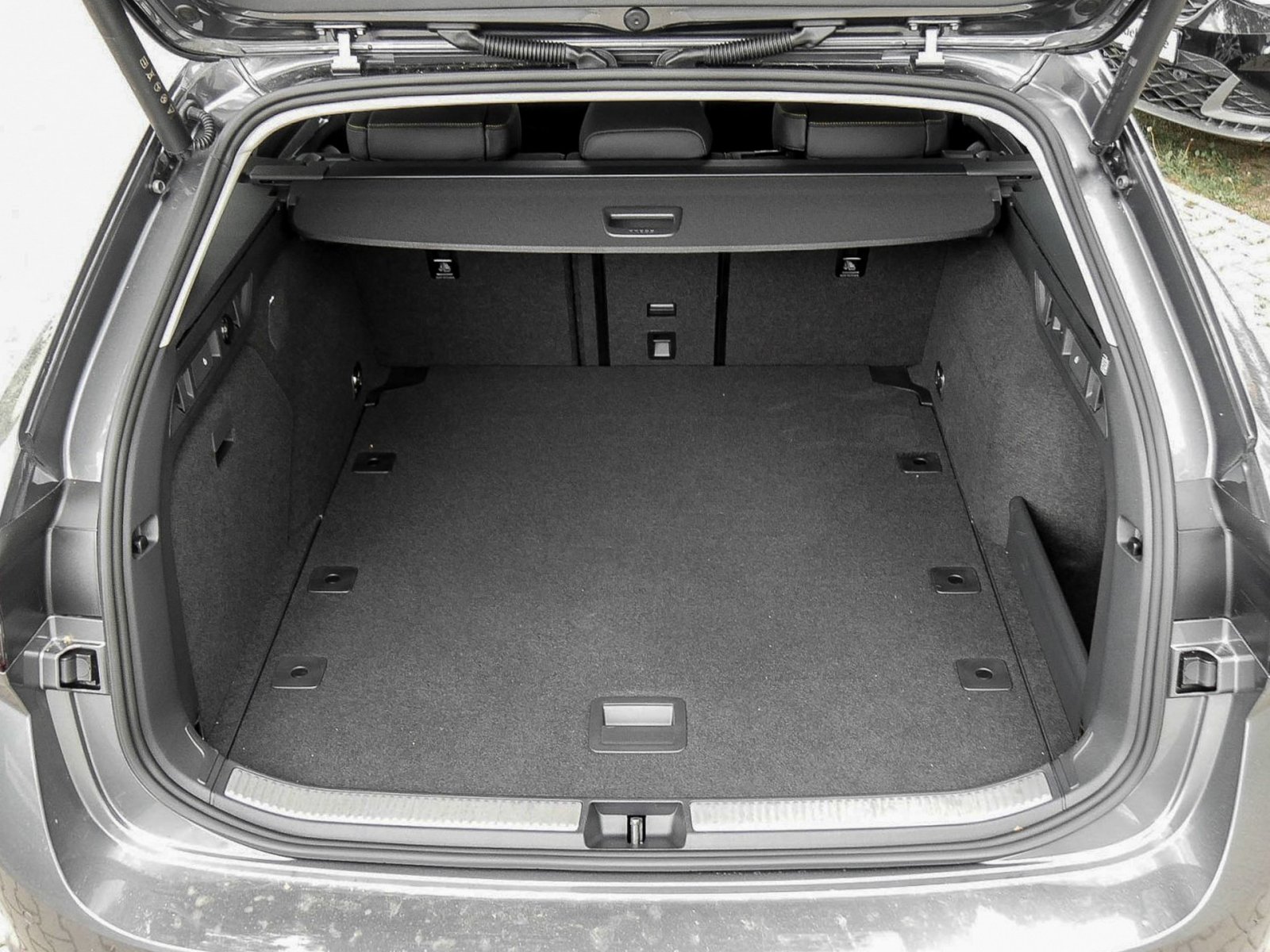 Skoda Superb Combi 2.0TDI DSG 4x4 Selection AHK HuD ACC NAV DCC 360Grad