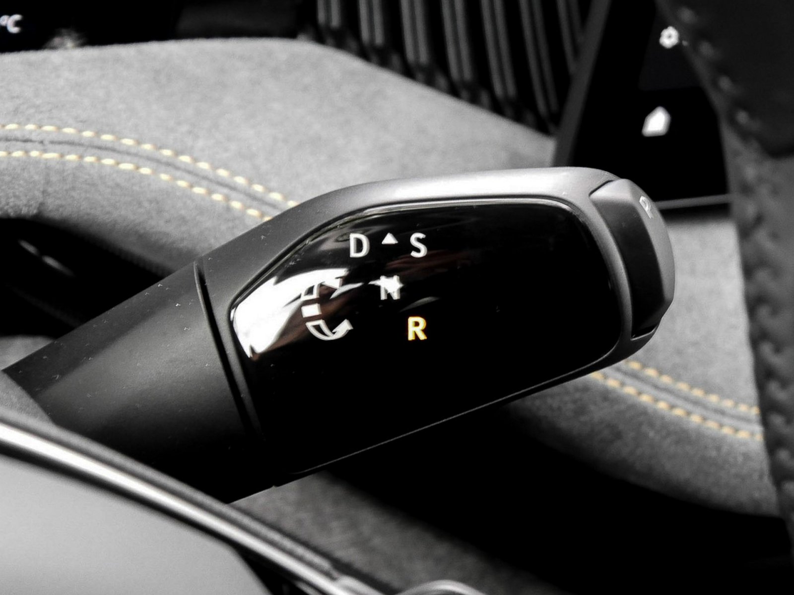 Skoda Superb Combi 2.0TDI DSG 4x4 Selection AHK HuD ACC NAV DCC 360Grad