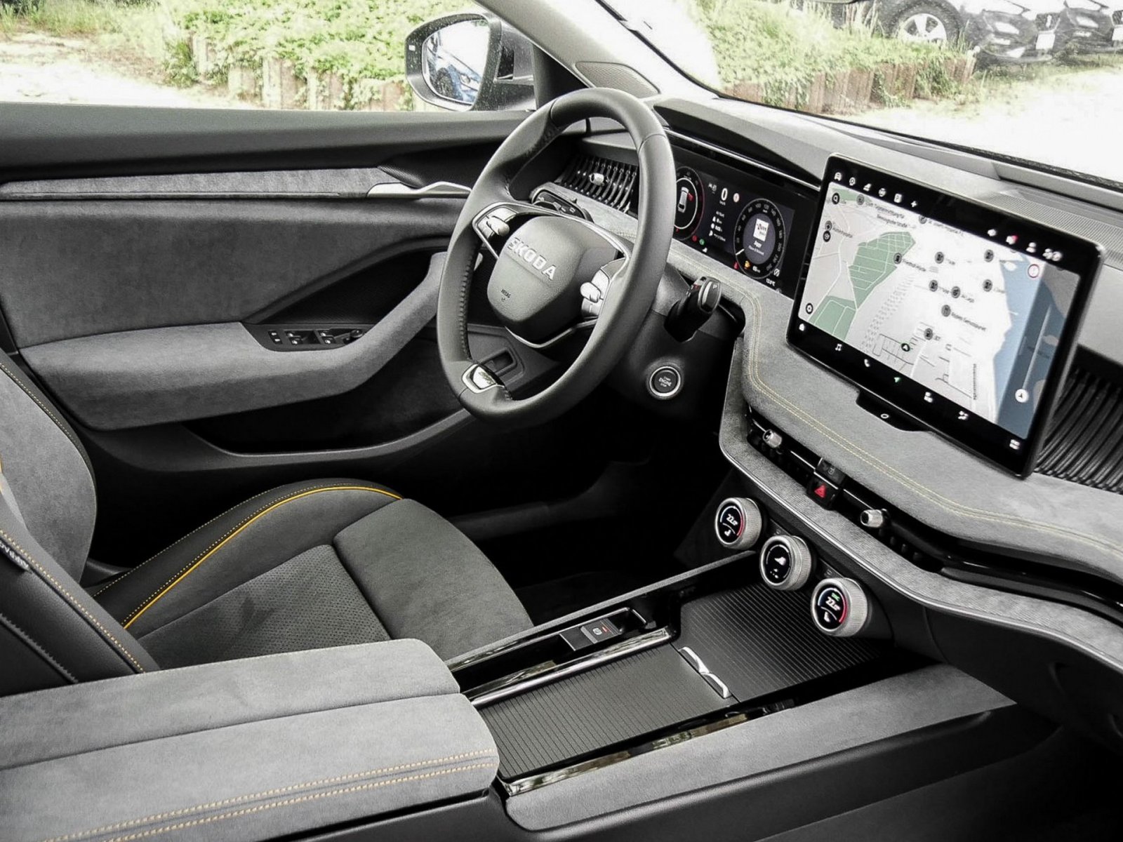 Skoda Superb Combi 2.0TDI DSG 4x4 Selection AHK HuD ACC NAV DCC 360Grad