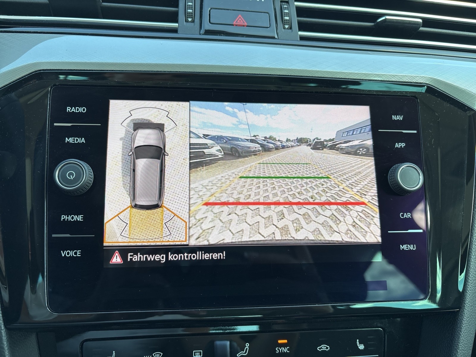 Volkswagen Passat Variant 2.0 BUSINESS PANO AHK 360°CAM ACC