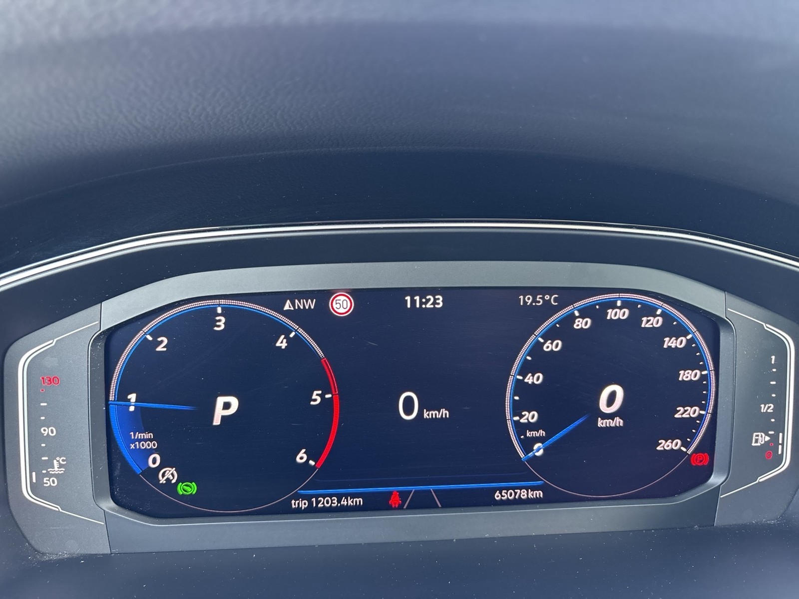 Volkswagen Passat Variant 2.0 BUSINESS PANO AHK 360°CAM ACC