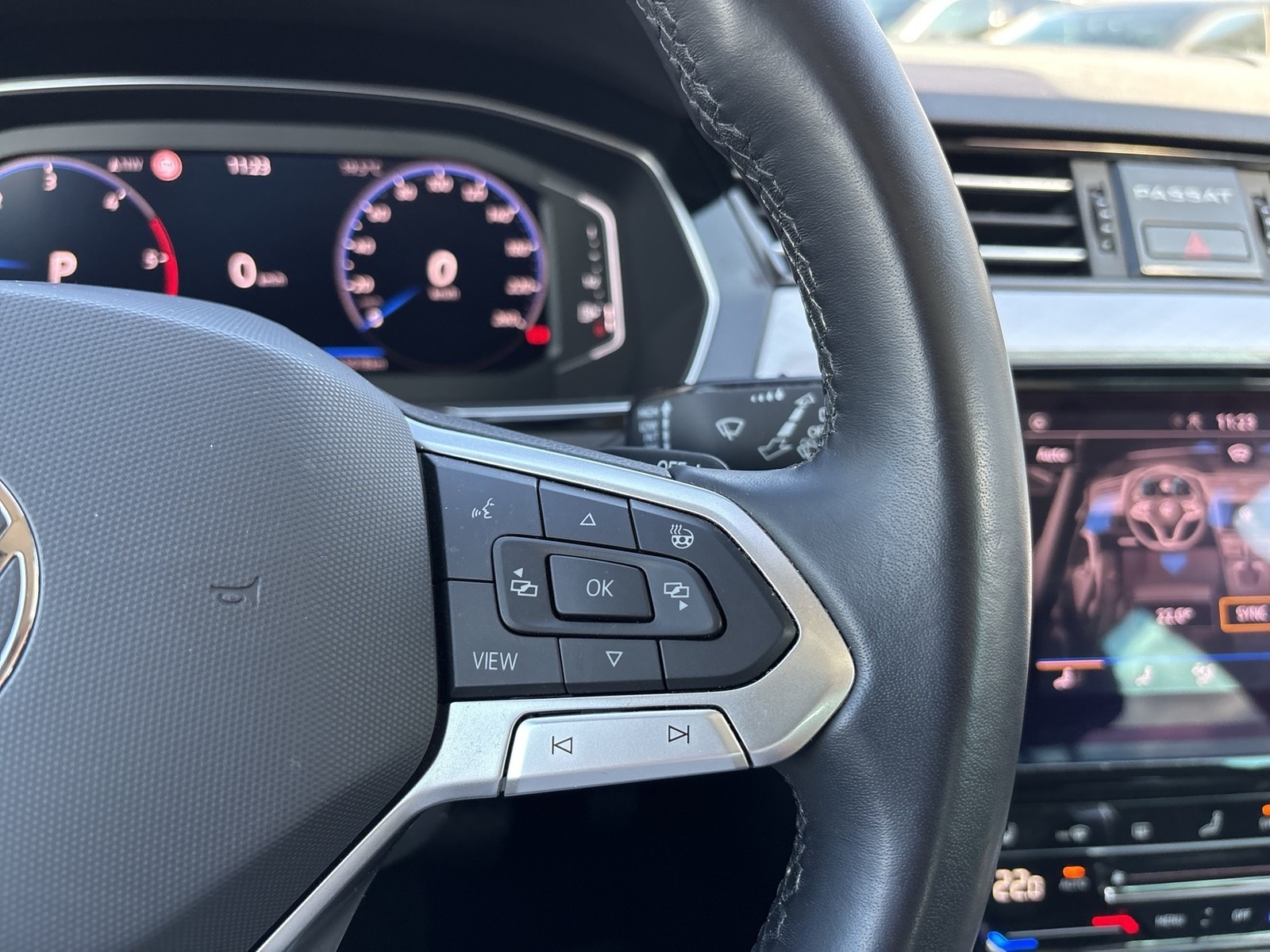 Volkswagen Passat Variant 2.0 BUSINESS PANO AHK 360°CAM ACC