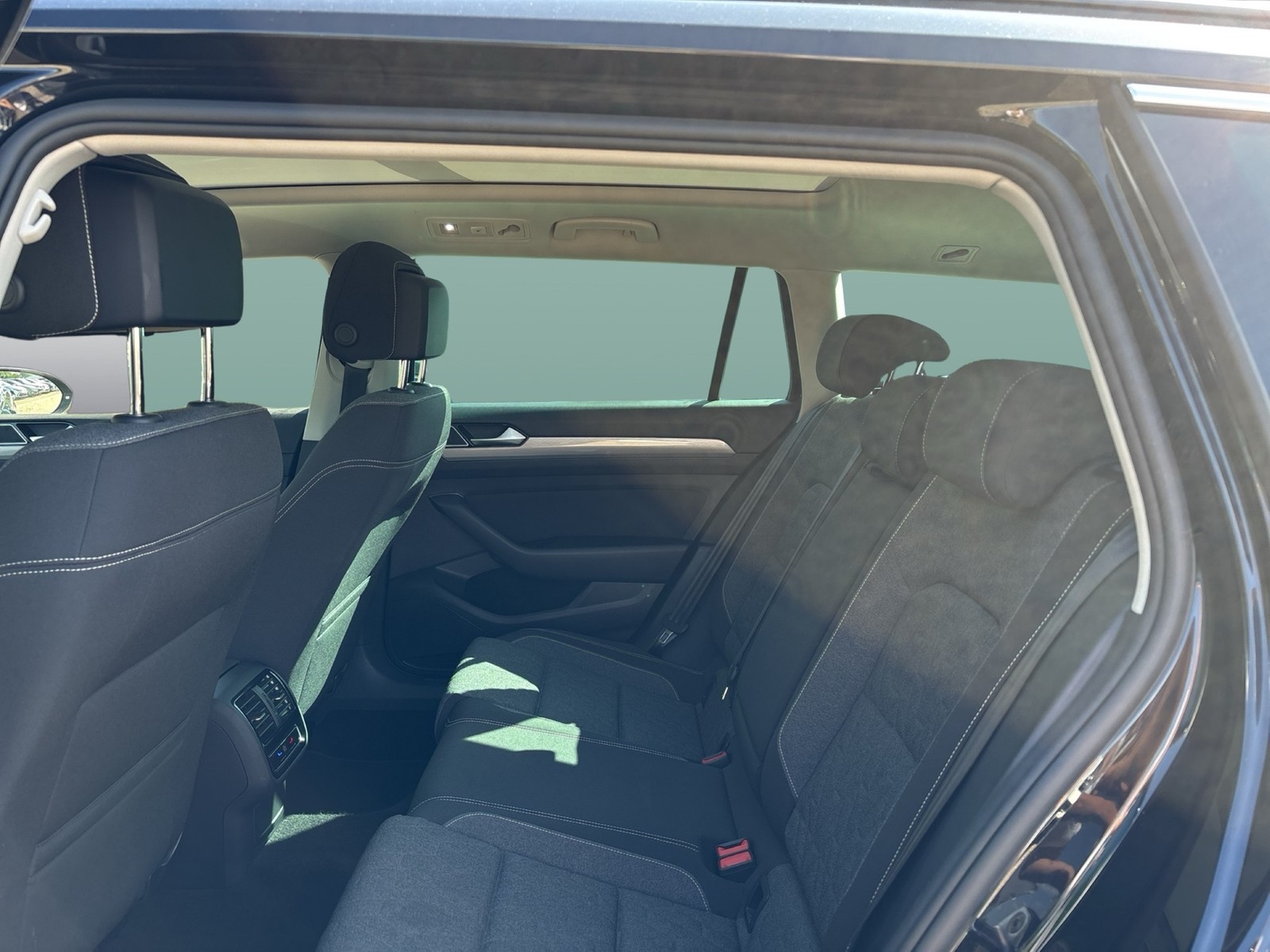 Volkswagen Passat Variant 2.0 BUSINESS PANO AHK 360°CAM ACC