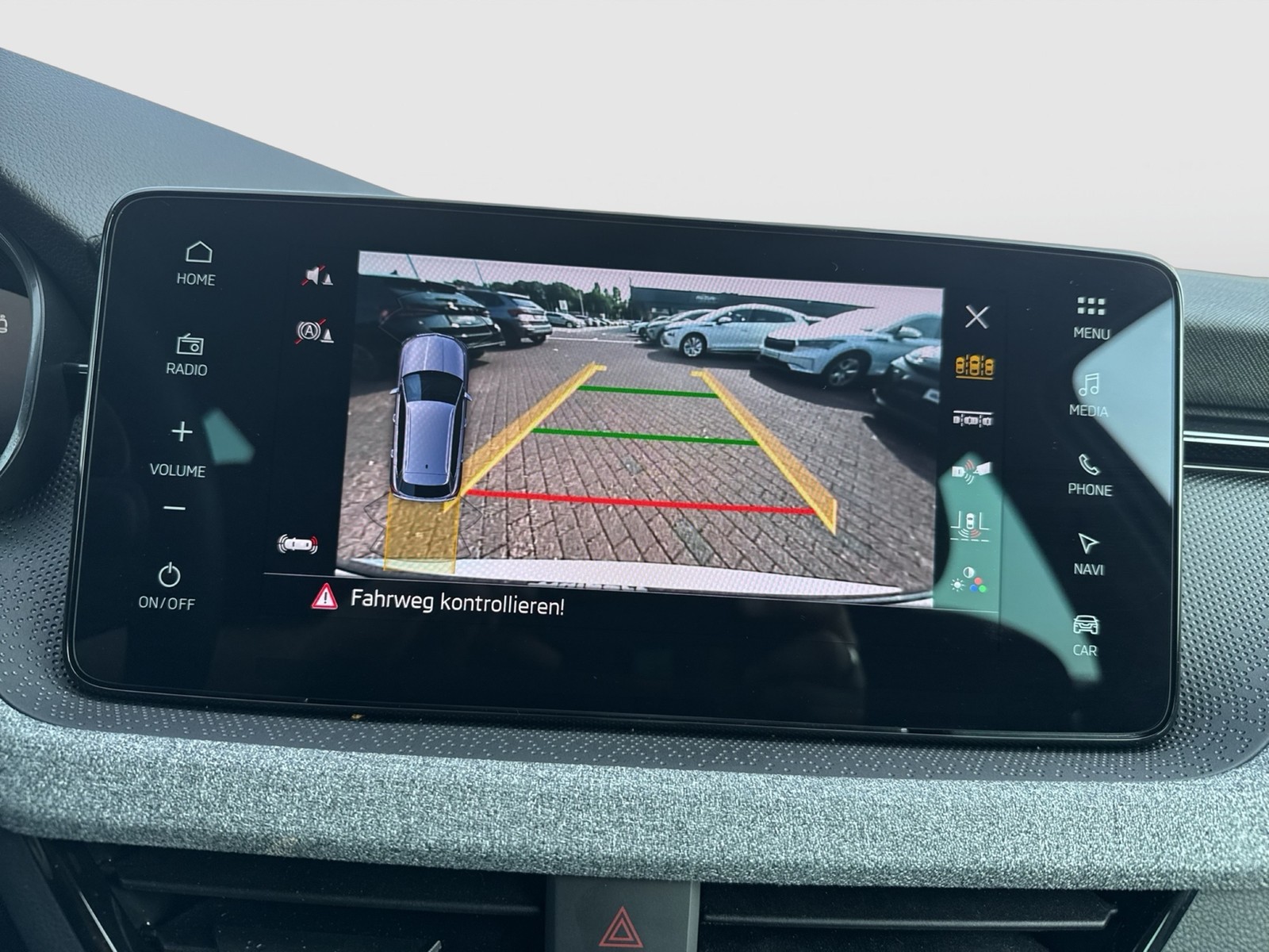 Skoda Kamiq 1.5 TOUR BLACKPACKAGE AHK CAM ACC MATRIX