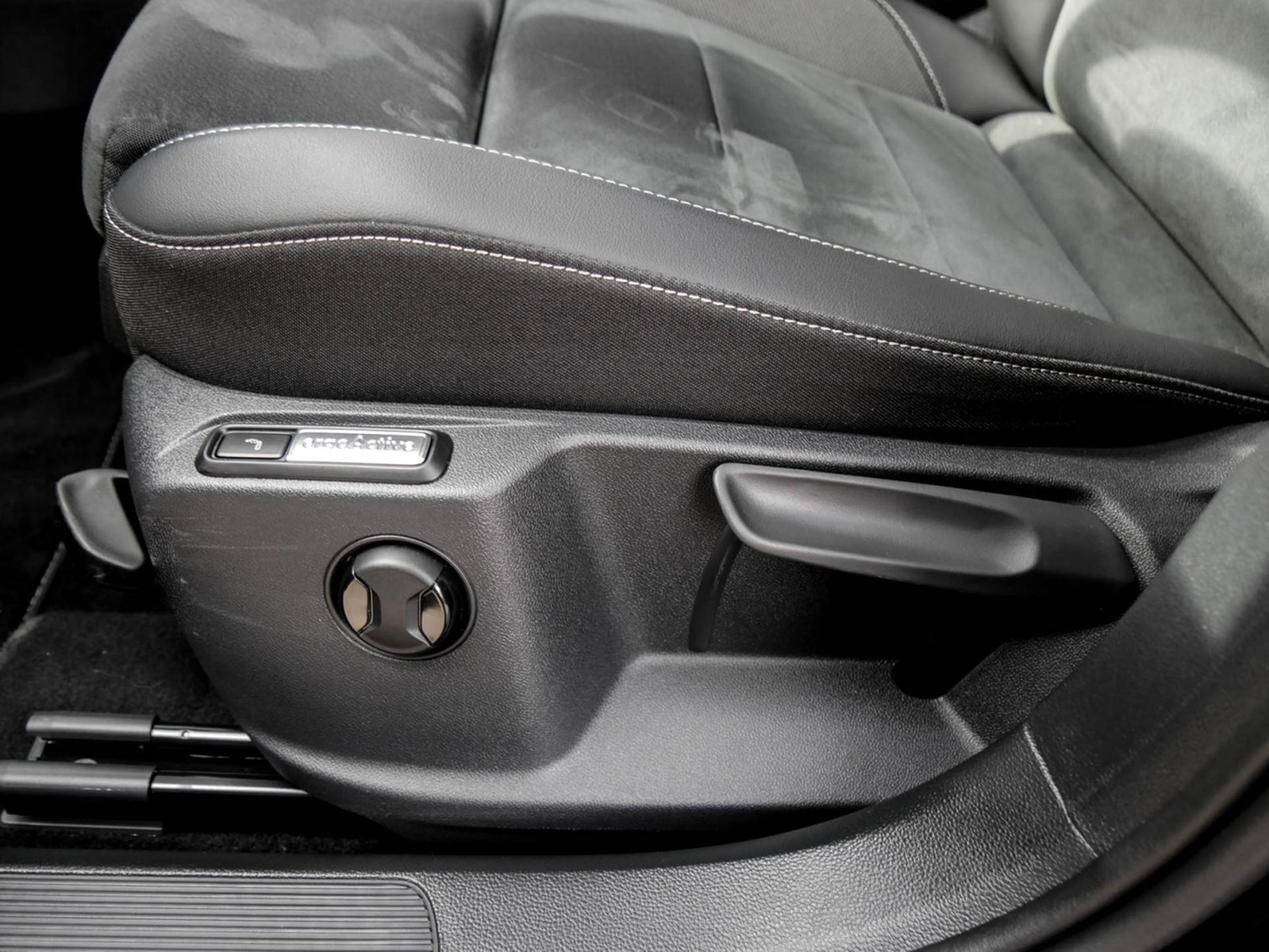 Volkswagen T-Roc 1.0 R-LINE CAM ACC LM17 NAVI SITZHEIZUNG