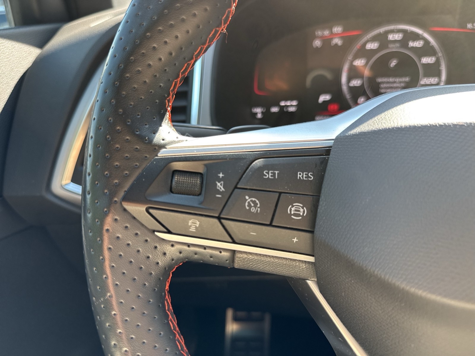 Seat Ateca 2.0 FR PANO BEATS KAMERA ALU18 CARPLAY
