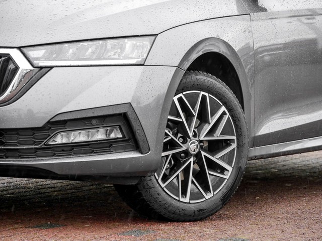 Skoda Octavia Combi 1.5 e-TEC CAM ACC NAVI CARPLAY