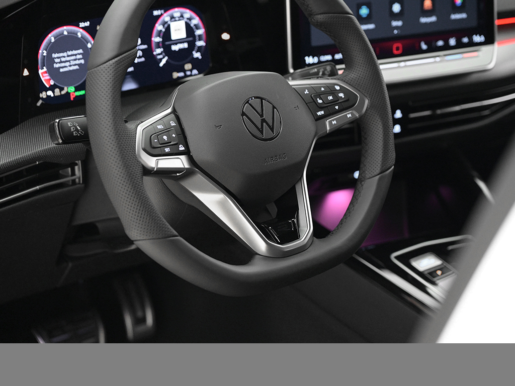 Volkswagen Golf 1.5 eTSI R-LINE DSG BLACKSTYLE HARMANKARDON AHK MATRIXLED CAM LM18