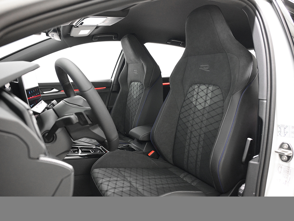 Volkswagen Golf 1.5 eTSI R-LINE DSG BLACKSTYLE HARMANKARDON AHK MATRIXLED CAM LM18