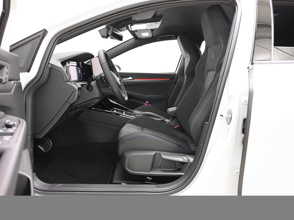 Volkswagen Golf 1.5 eTSI R-LINE DSG BLACKSTYLE HARMANKARDON AHK MATRIXLED CAM LM18