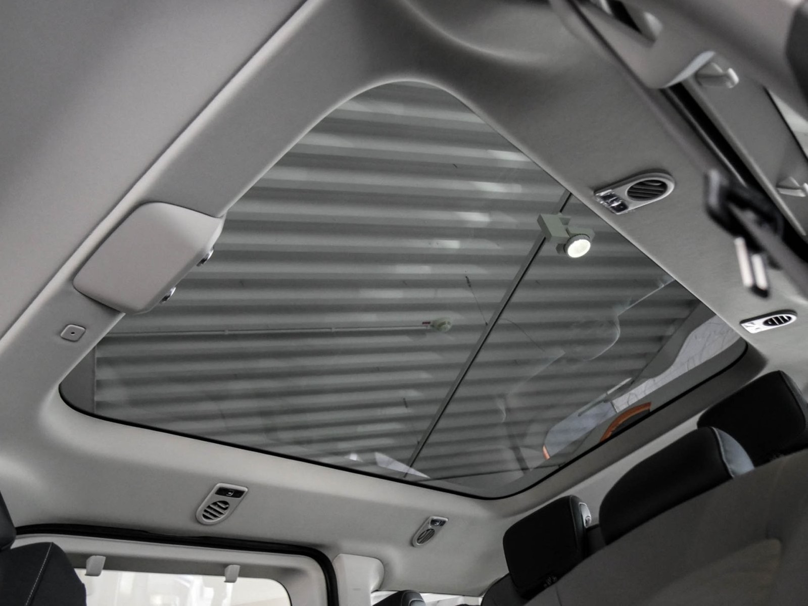 Volkswagen T7 Caravelle STYLE KR AHK PANO MATRIXLED