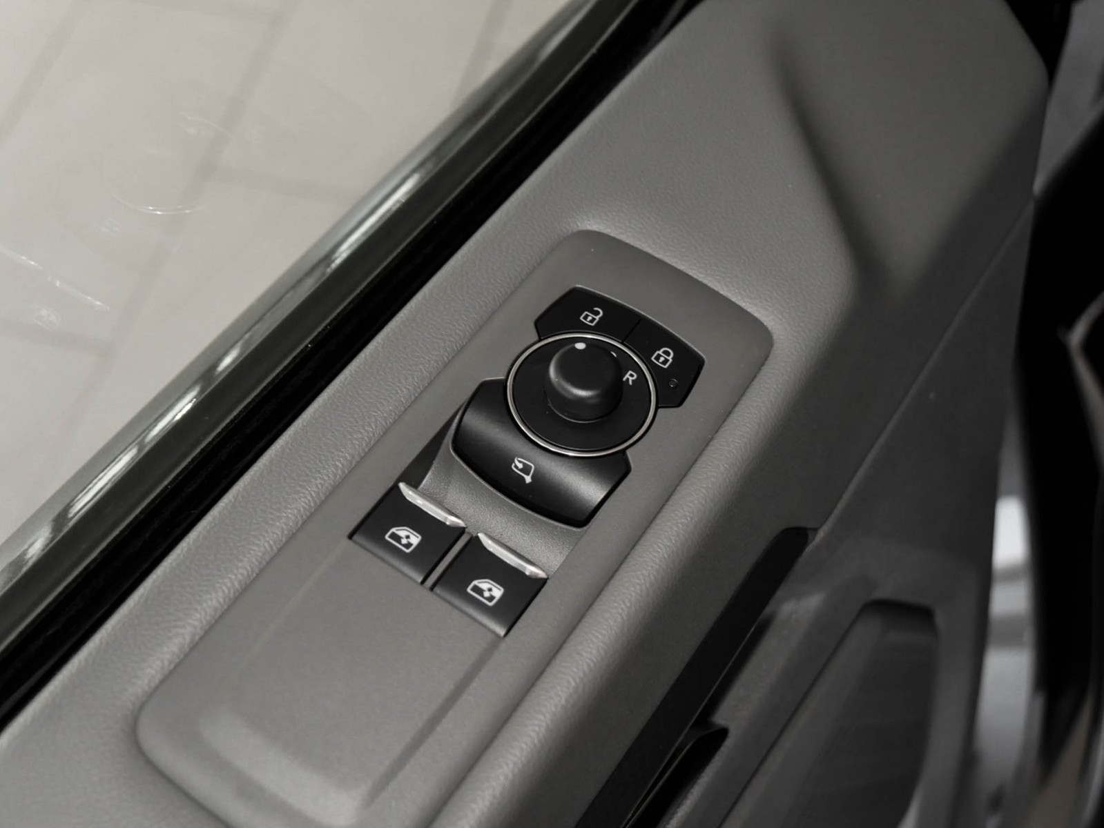 Volkswagen T7 Caravelle STYLE KR AHK PANO MATRIXLED