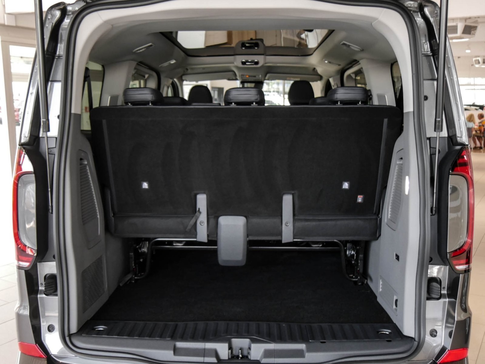Volkswagen T7 Caravelle STYLE KR AHK PANO MATRIXLED