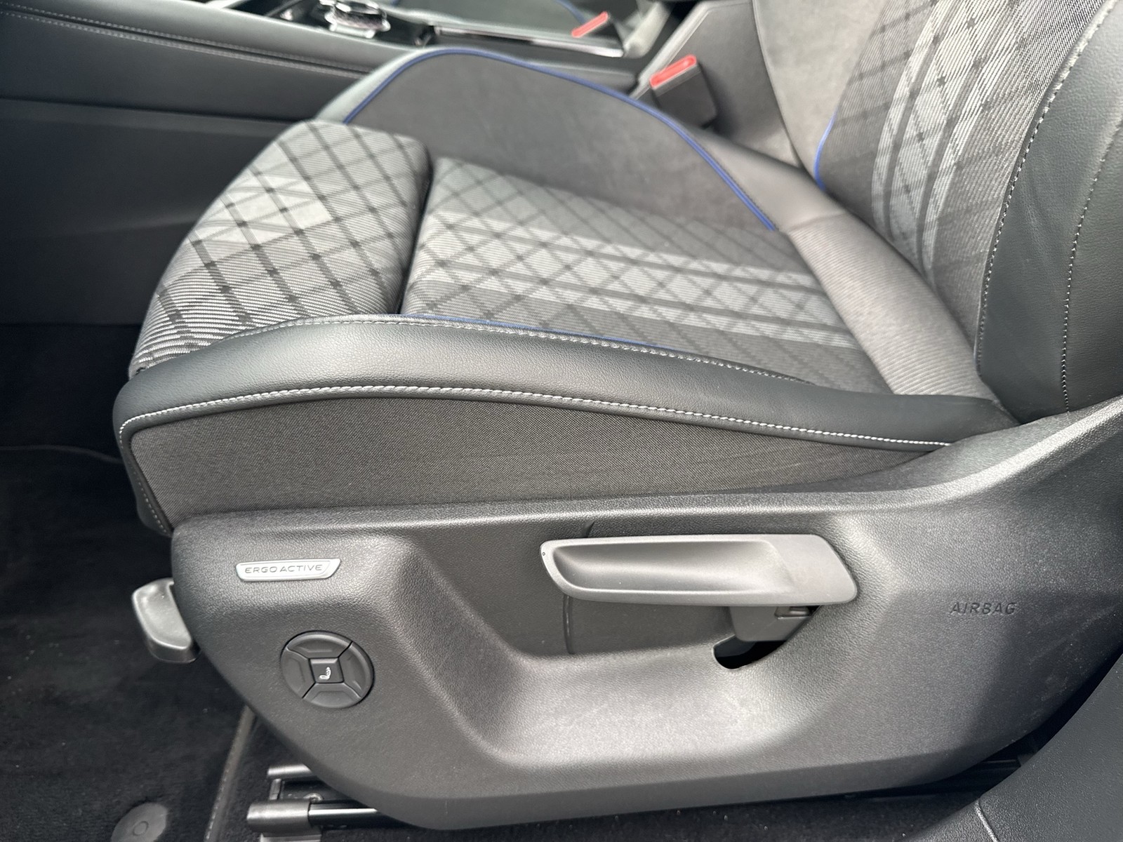 Volkswagen Tayron 2.0 R-LINE 4X4 7SITZE 360°CAM ACC LM20
