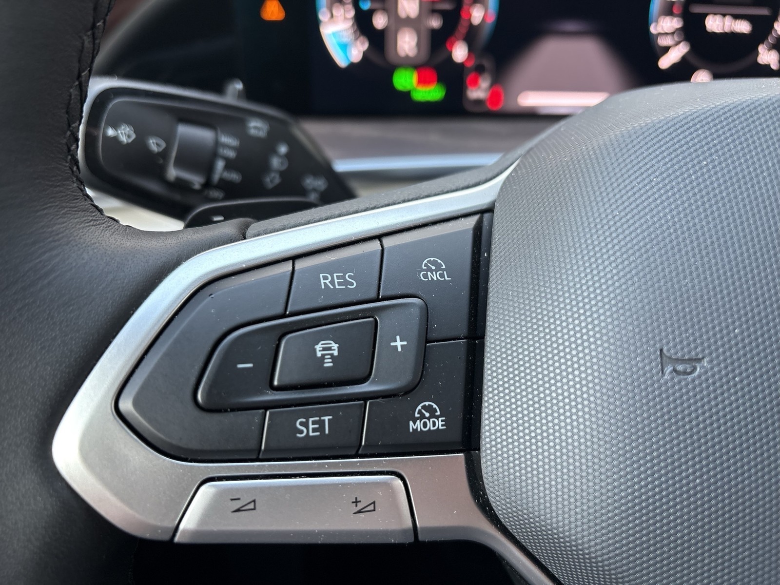 Volkswagen Tayron 1.5 eTSI ELEGANCE HARMAN KARDON CAM ACC