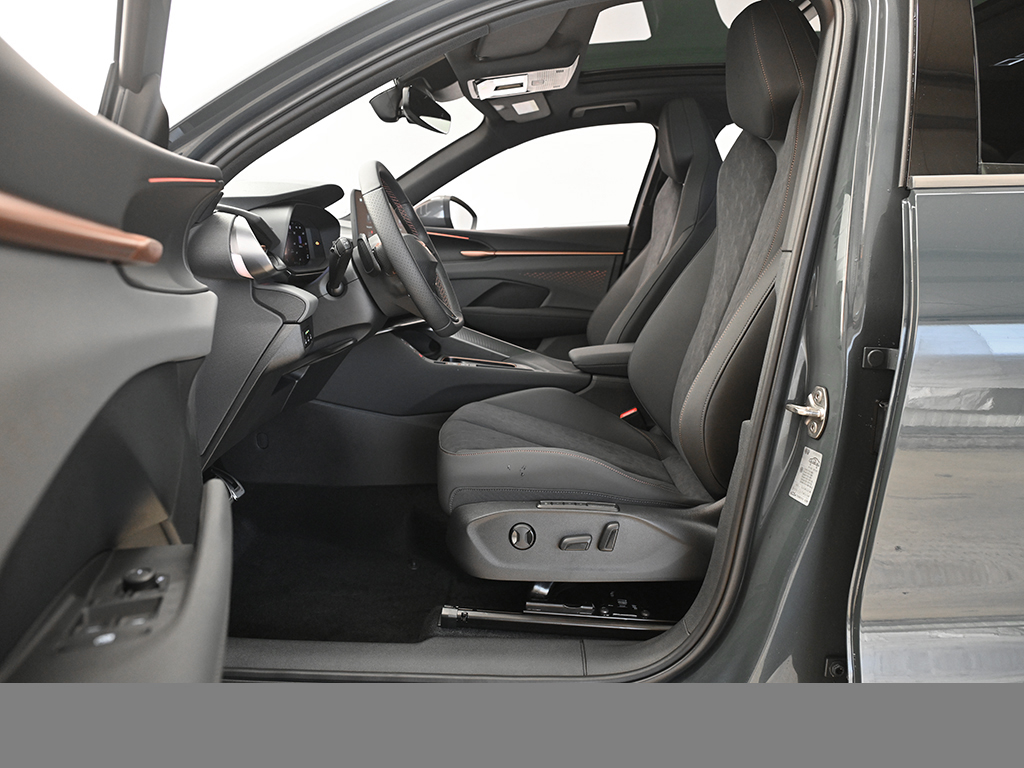Cupra Terramar 2.0 DSG 4DRIVE AHK PANO HEADUP eSITZE