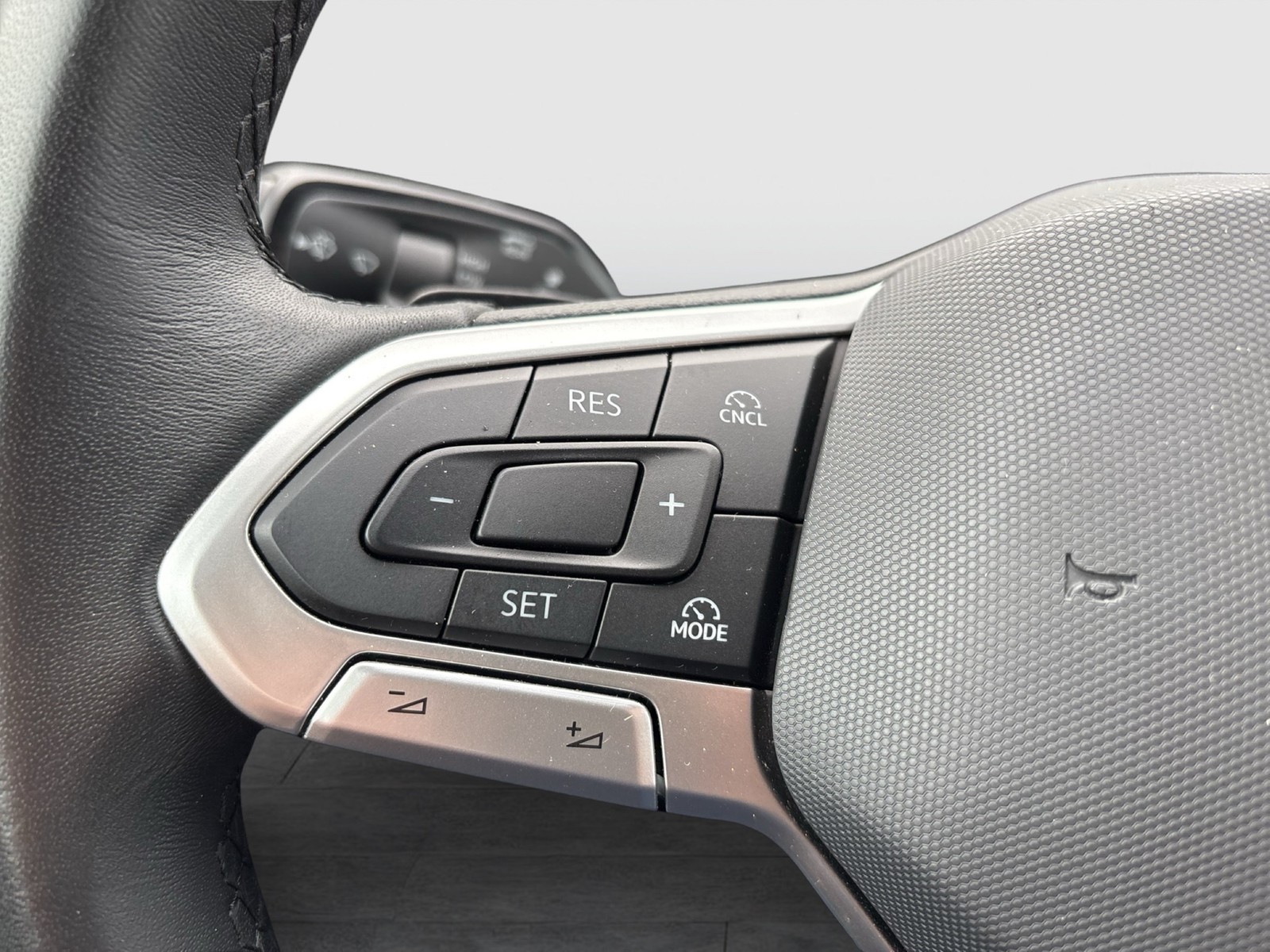 Volkswagen Tiguan 1.5 eTSI AHK CAM NAVI LM17 CARPLAY SITZHZ