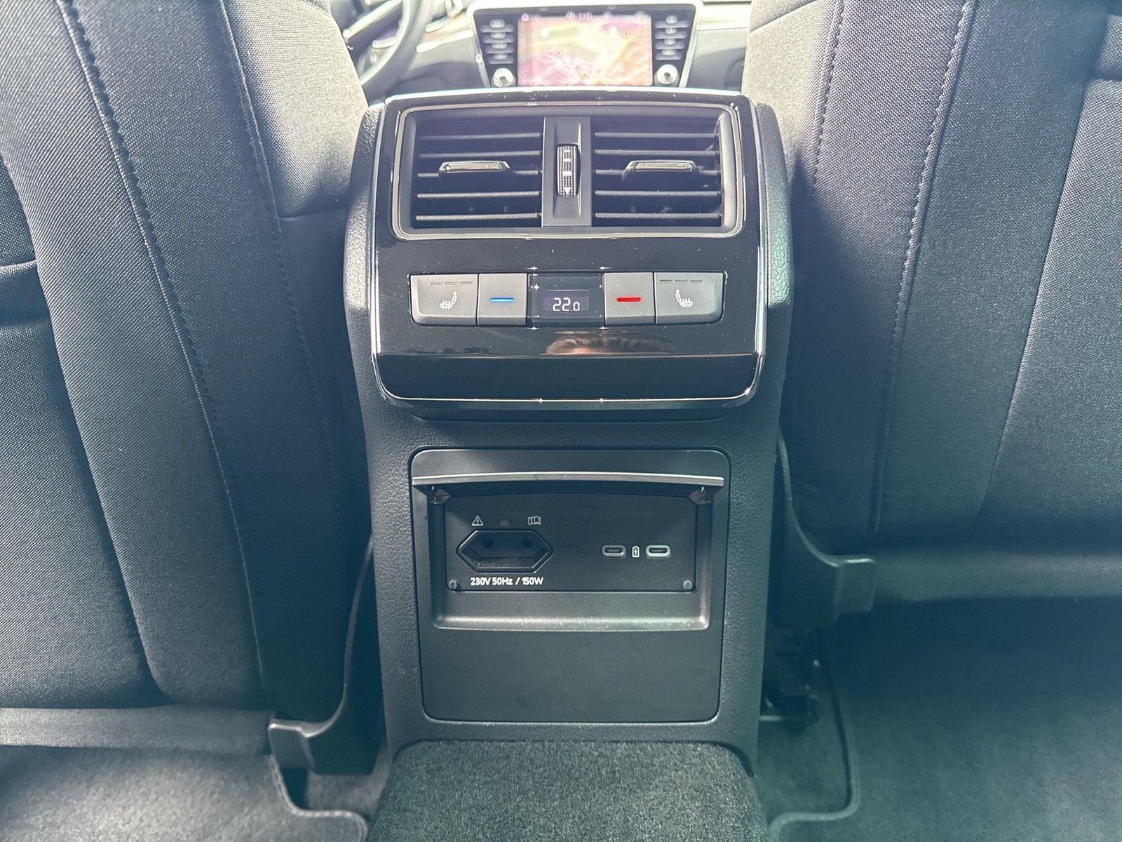 Skoda Superb Combi 2.0 SCOUT 4X4 AHK ACC LM19 MATRIX