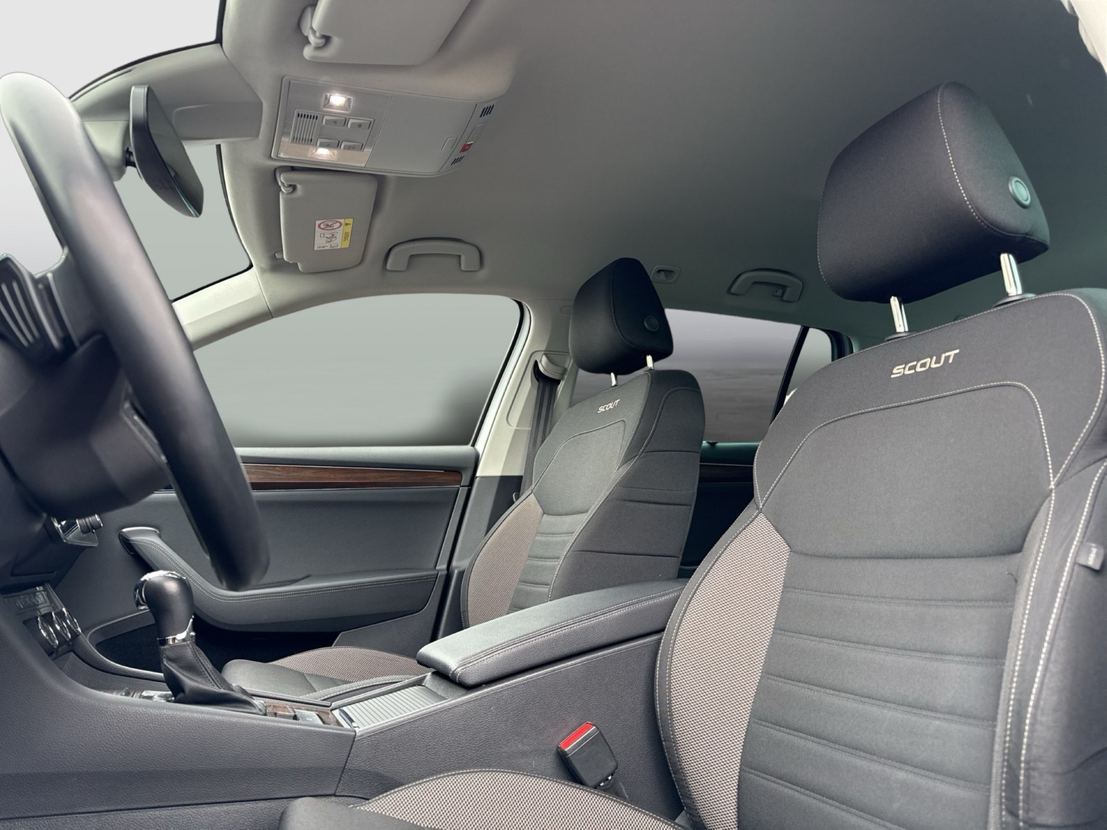 Skoda Superb Combi 2.0 SCOUT 4X4 AHK ACC LM19 MATRIX