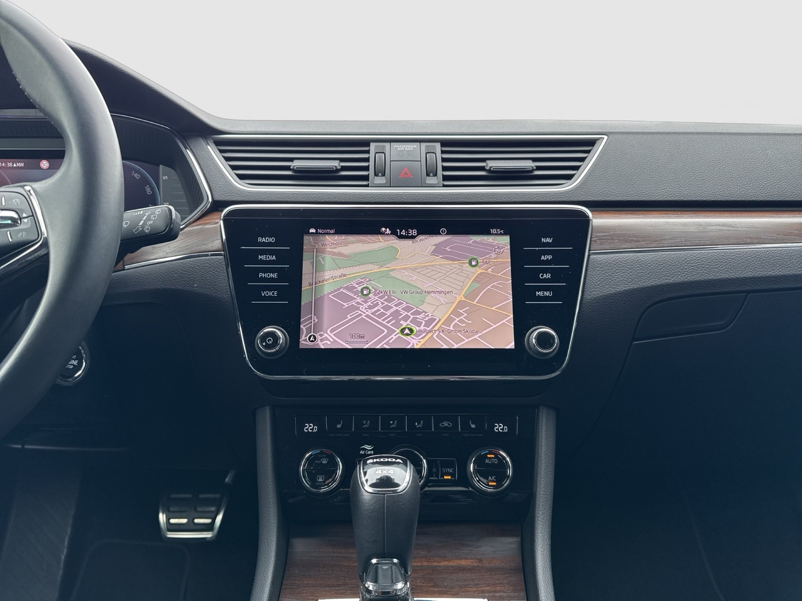 Skoda Superb Combi 2.0 SCOUT 4X4 AHK ACC LM19 MATRIX