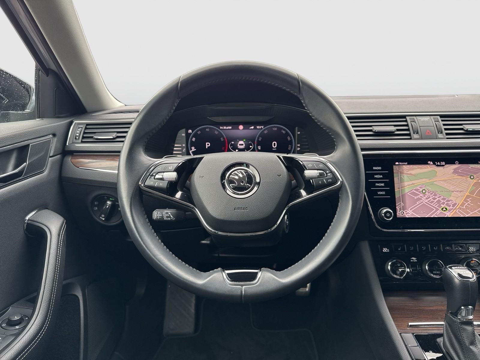 Skoda Superb Combi 2.0 SCOUT 4X4 AHK ACC LM19 MATRIX