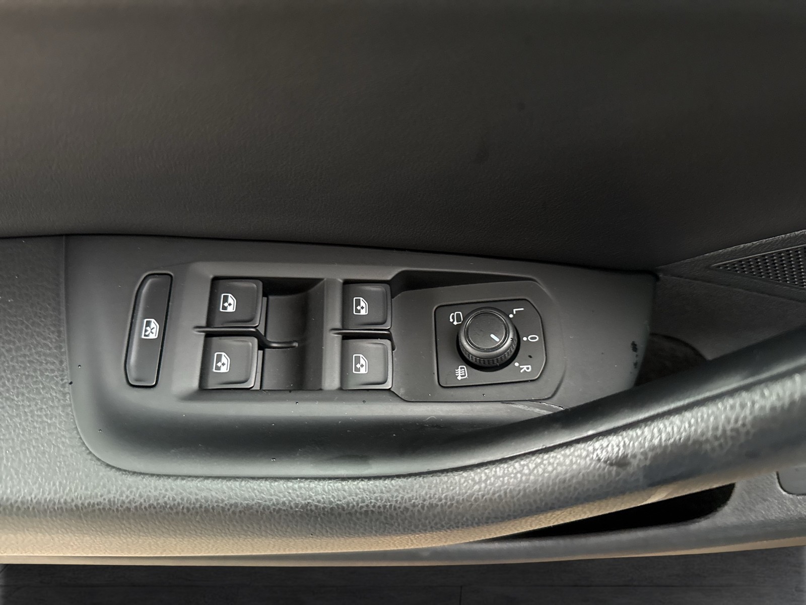 Volkswagen Arteon 2.0 R-LINE LEDER PANO ALU18 NAVI