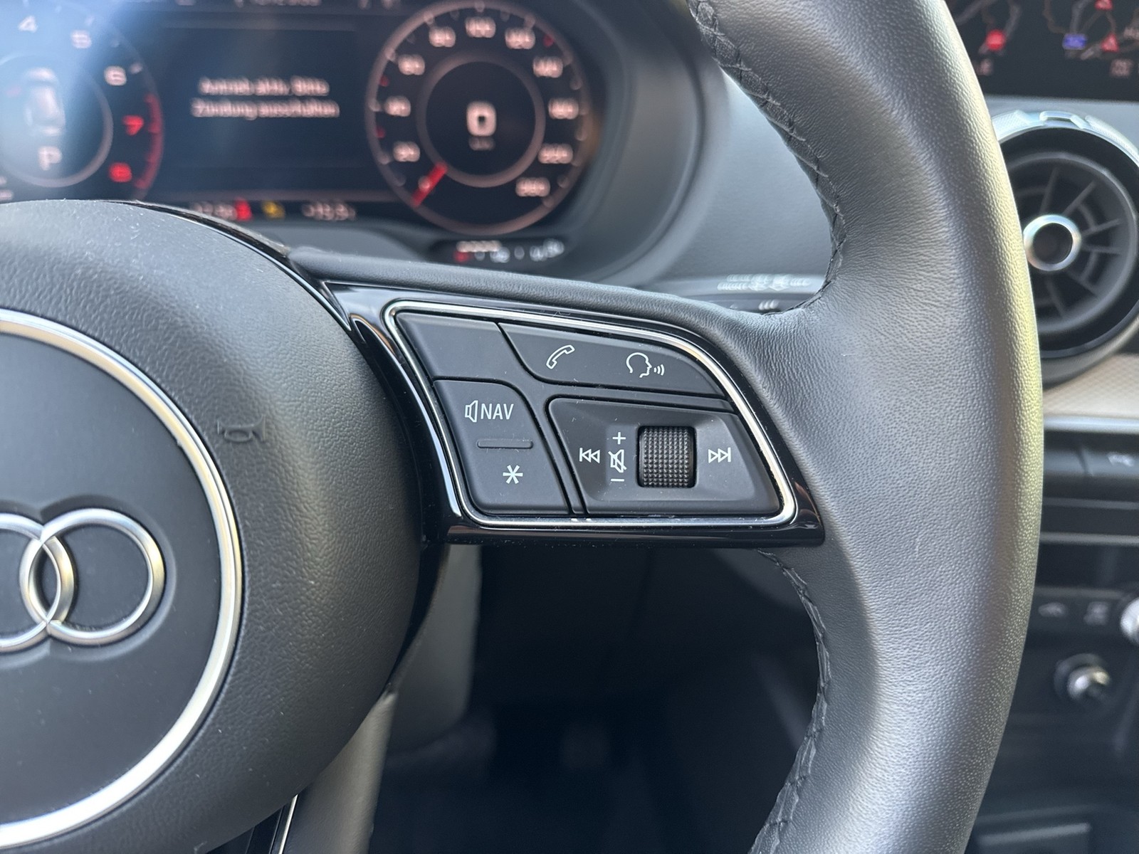 Audi Q2 35 advanced BLACKPAK KAMERA eKLAPPE NAVI+