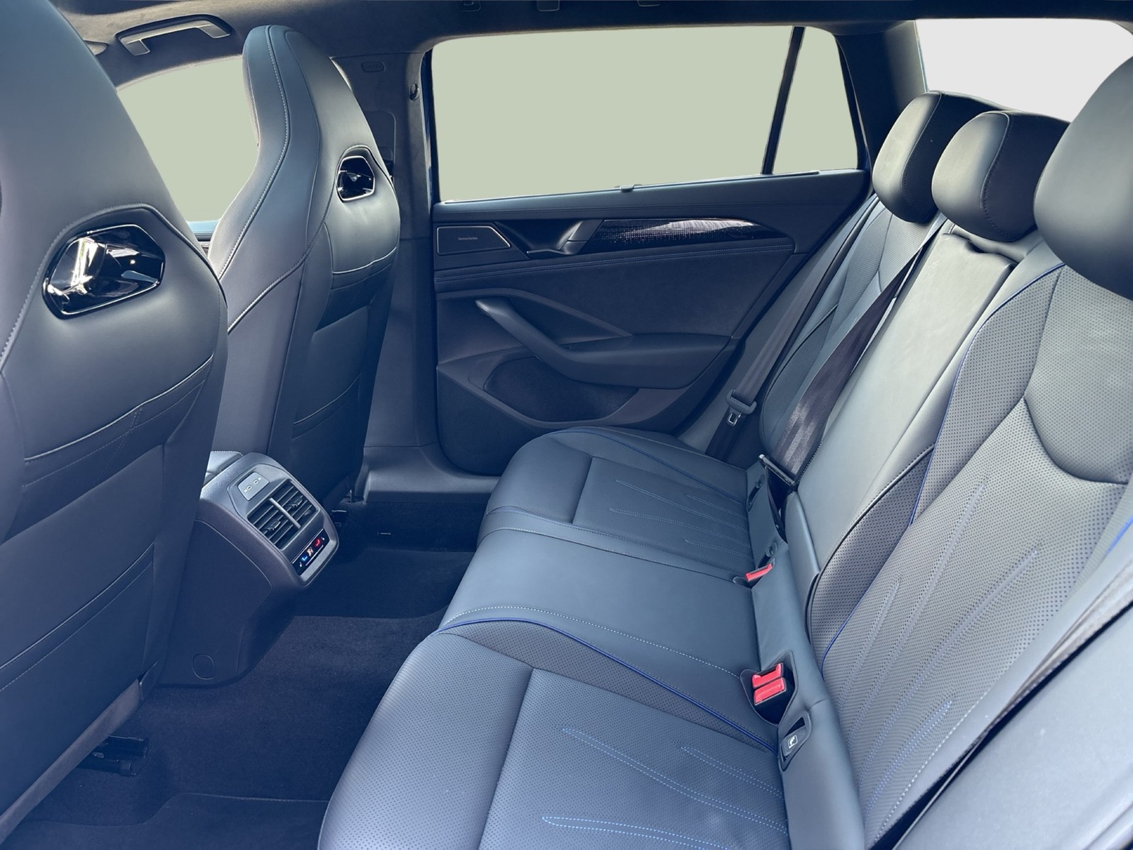 Volkswagen Passat Variant 1.5 HYBRID R-LINE LEDER PANO LM19