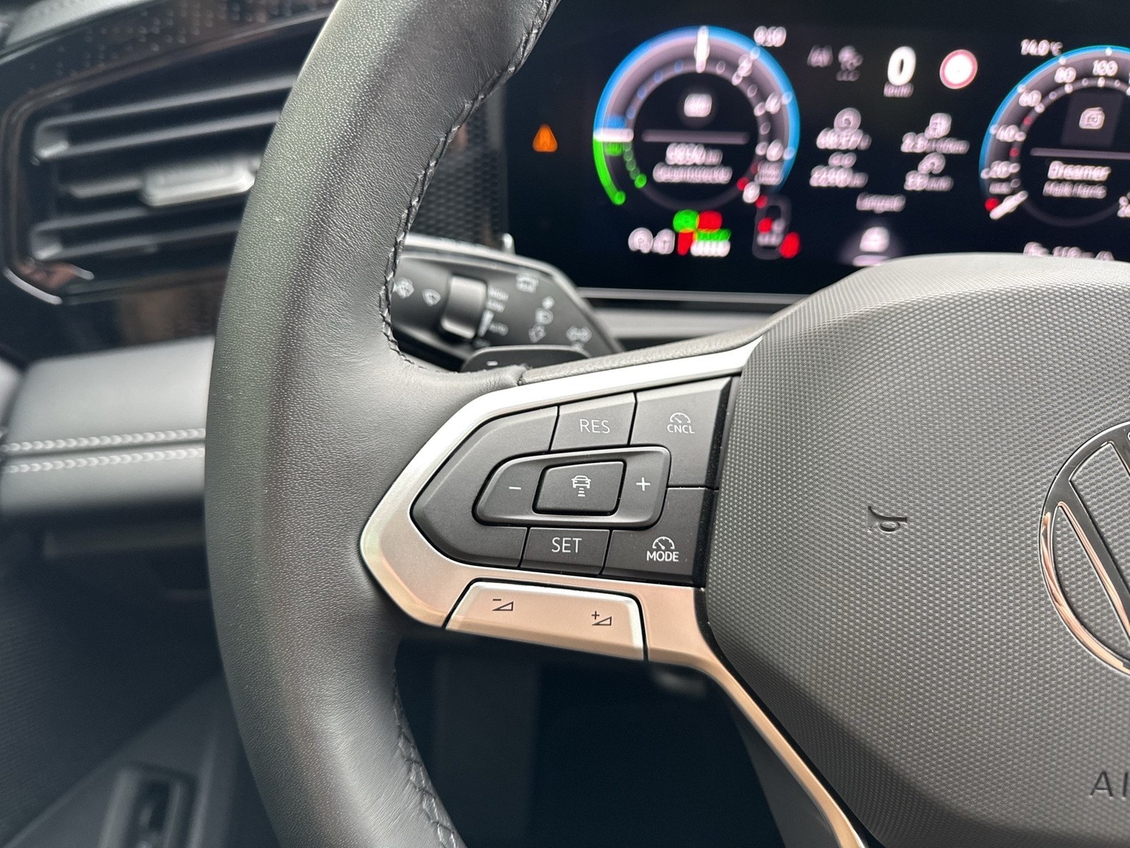 Volkswagen Tiguan 1.5 HYBRID LIFE AHK 360°CAM ACC LM18 NAVI