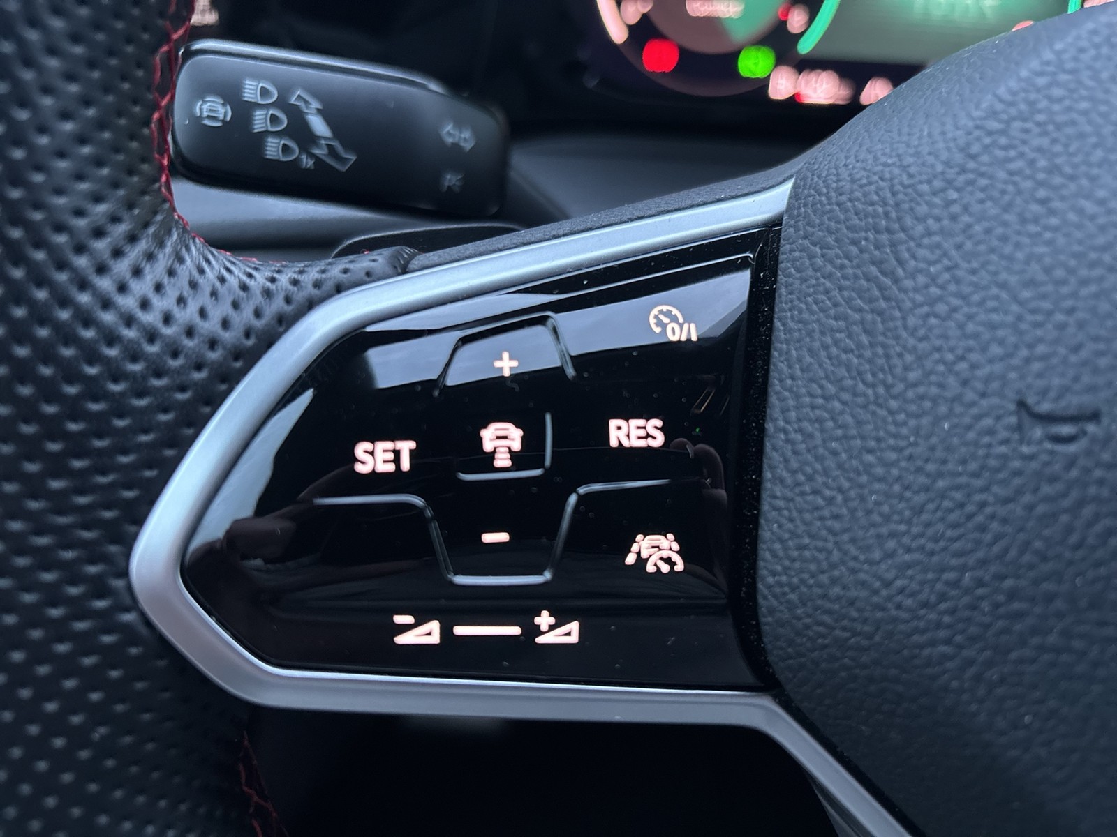 Volkswagen Golf VIII 2.0 GTI CLUBSPORT AKRAPOVIC CAM LM19