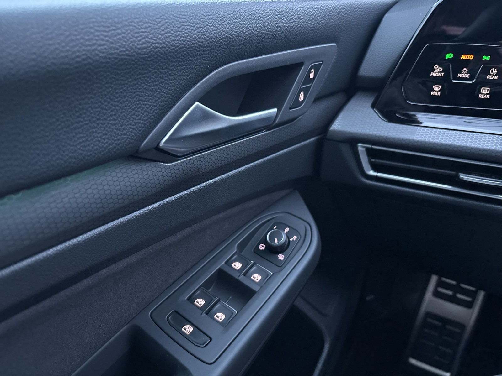 Volkswagen Golf VIII 2.0 GTI CLUBSPORT AKRAPOVIC CAM LM19