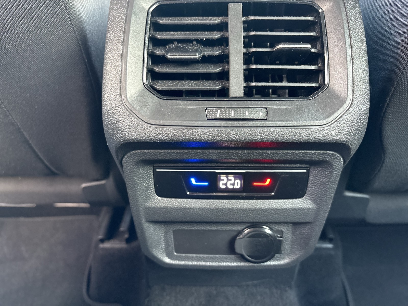 Volkswagen Tiguan 2.0 LIFE KAMERA ACC LM17 NAVI SITZHEIZ.