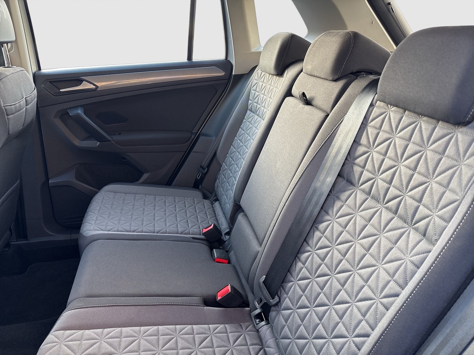 Volkswagen Tiguan 2.0 LIFE KAMERA ACC LM17 NAVI SITZHEIZ.