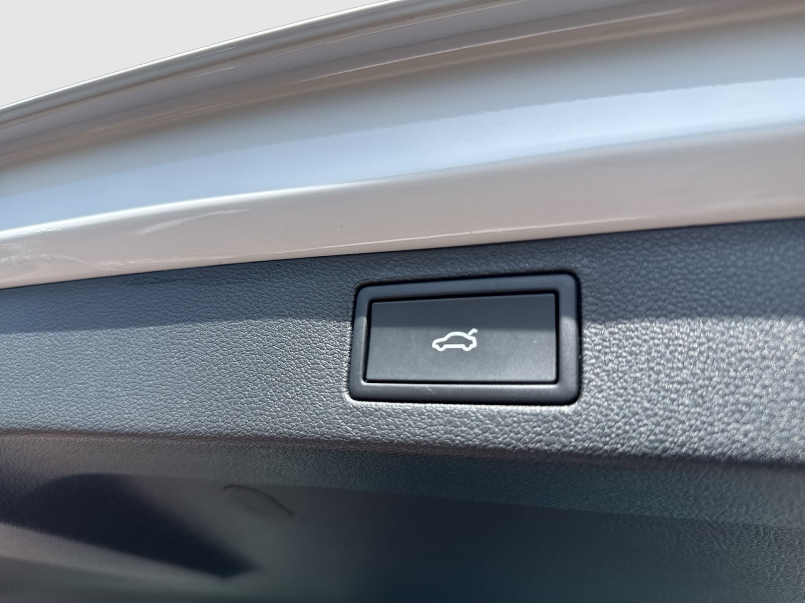 Skoda Kamiq 1.5 TOUR PANO AHK CAM MATRIX E-KLAPPE NAVI