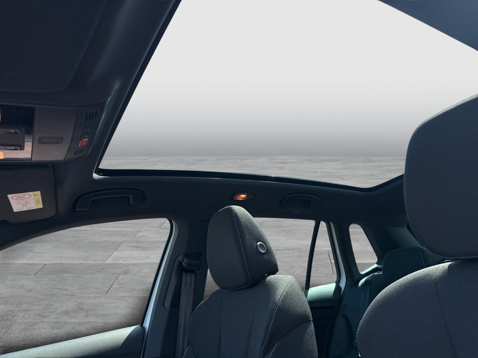 Skoda Kamiq 1.5 TOUR PANO AHK CAM MATRIX E-KLAPPE NAVI