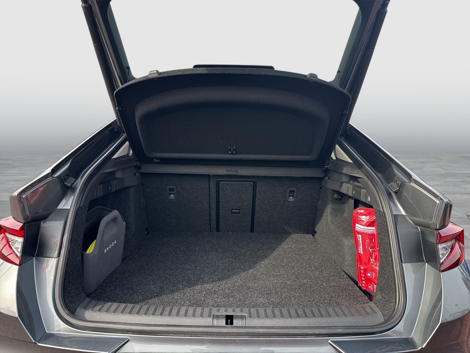 Skoda Enyaq Coupé 85 LOFT WÄRMEPUMPE PANO AHK CAM LM20